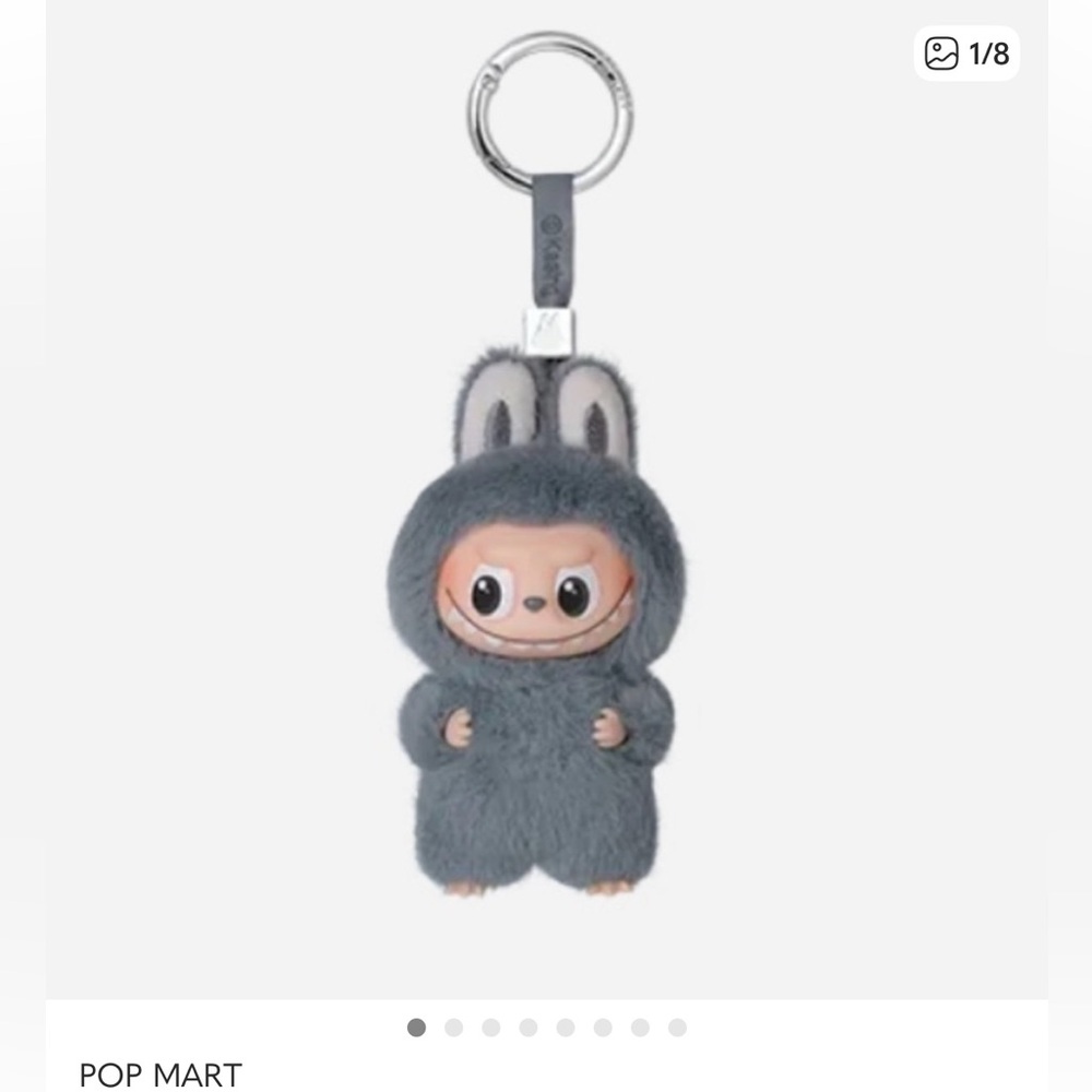 Labubu pin for love (letter W)